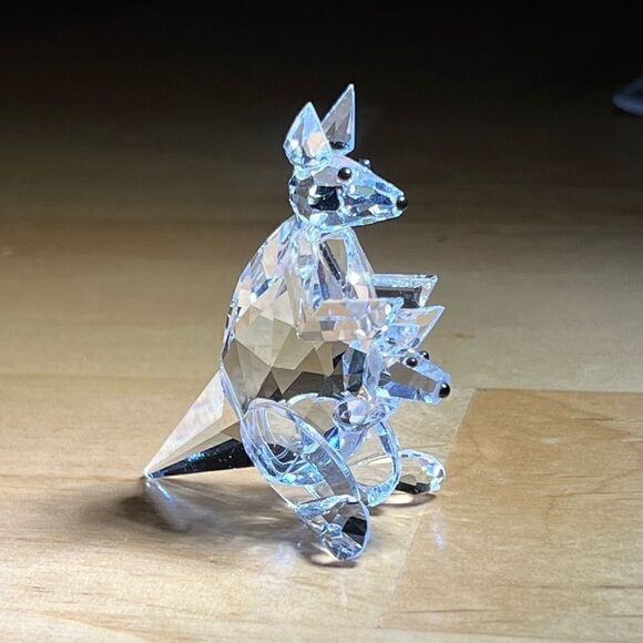 Kangaroo made of sparkly crystal - mother and baby - Picture 1 of 7